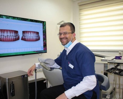 מרפאה מומחה יישור שיניים שקוף בלתי נראה אינויזליין